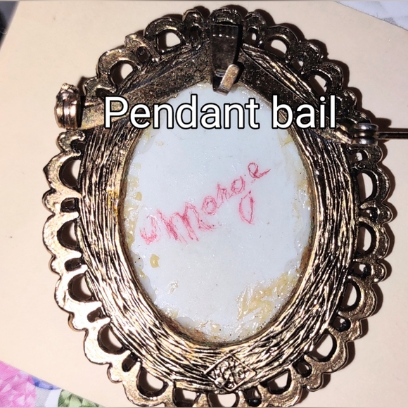 Victorian Style Hand-painted Flower Brooch - Picture 2 of 6